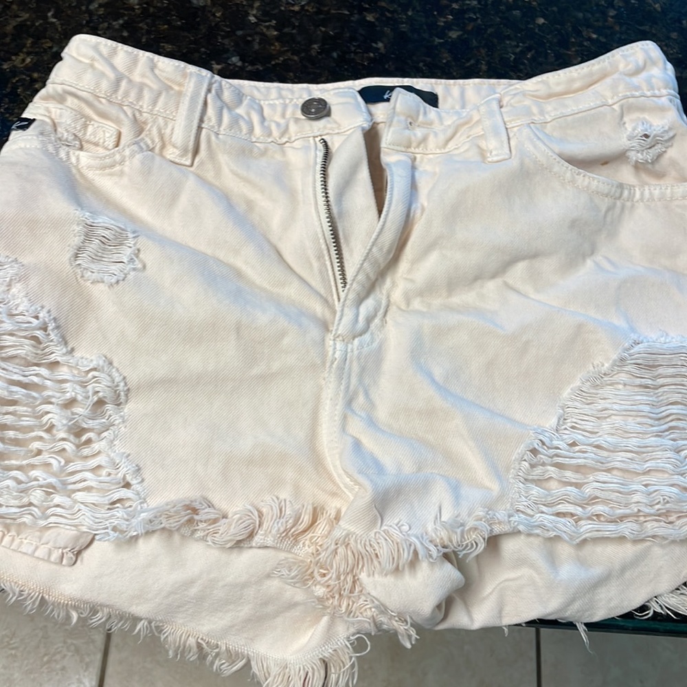 Distressed shorts - Picture 6 of 6
